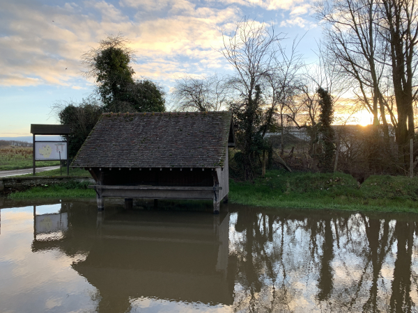Mare et ancien lavoir de La Puthenaye.