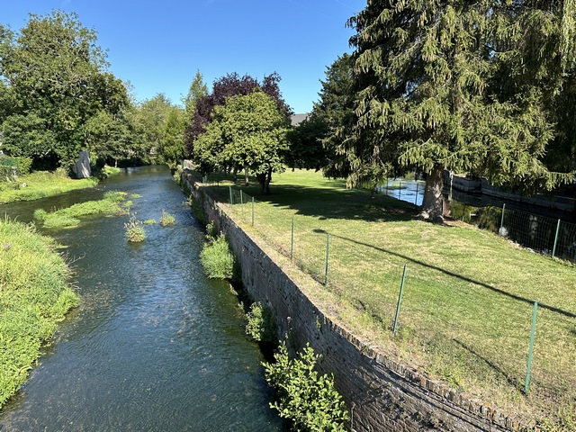 A Beaumont-le-Roger, nous traversons la Risle pour retrouver le parking du stade.