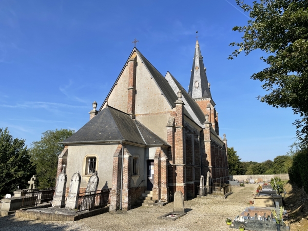 Eglise Saint-Sulpices de Varvannes (XIXe), en grès et brique.