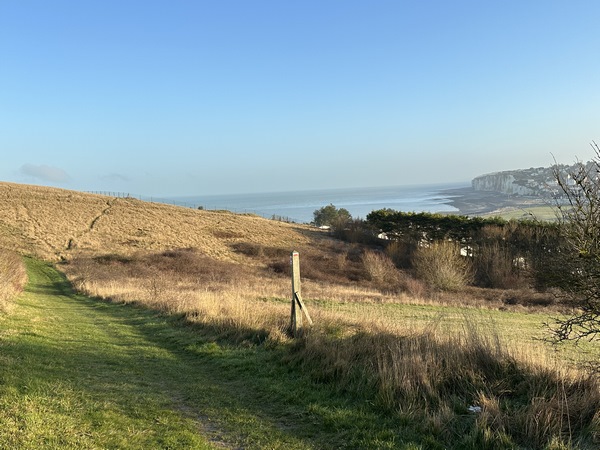 Nous montons sur le Mont Jolibois, avec déjà un premier point de vue sur la Côte d'Albâtre.