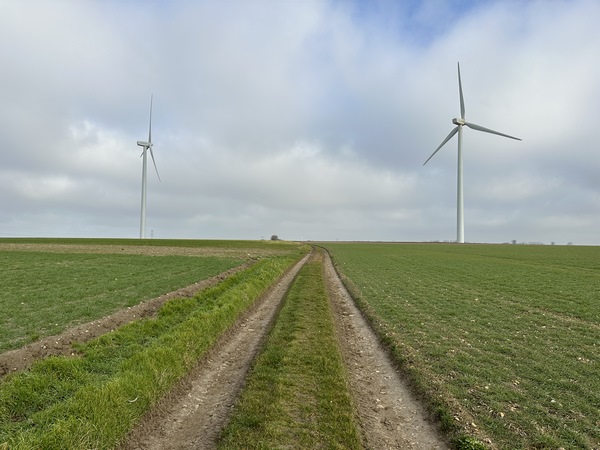 Nous sommes maintenant sur le plateau de la rive droite de l'Yères, couvert d'éoliennes.