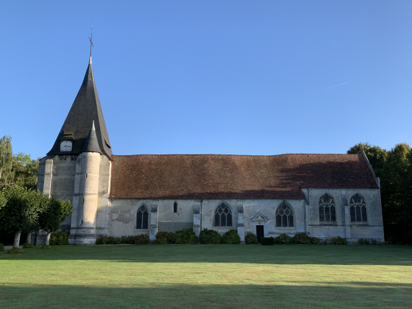 Eglise Notre-Dame de Goupillières (XIVe XVIe XVIIe XIXe). Un panneau, sur le parking de l'église, indique le début du circuit des Fours à Pains.