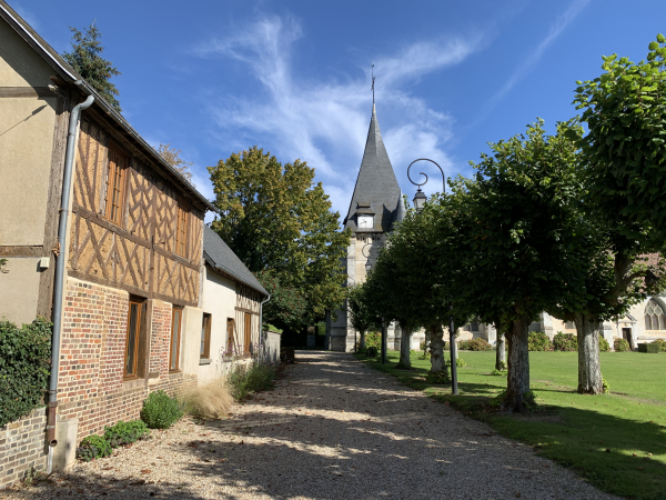 Nous voilà revenus devant l'église Notre-Dame.