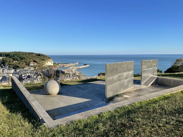 Monument Costes et Bellonte, et son panorama.