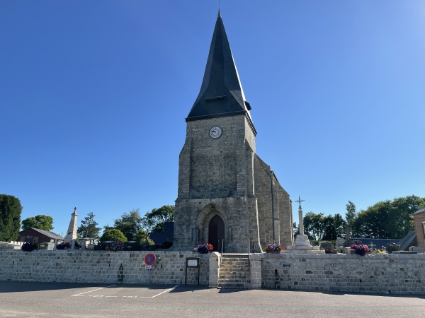 Nous arrivons à Saint-Sylvain, nous allons suivre la plaine du chemin de la Haute Voix (et non Voie comme on pourrait le supposer).