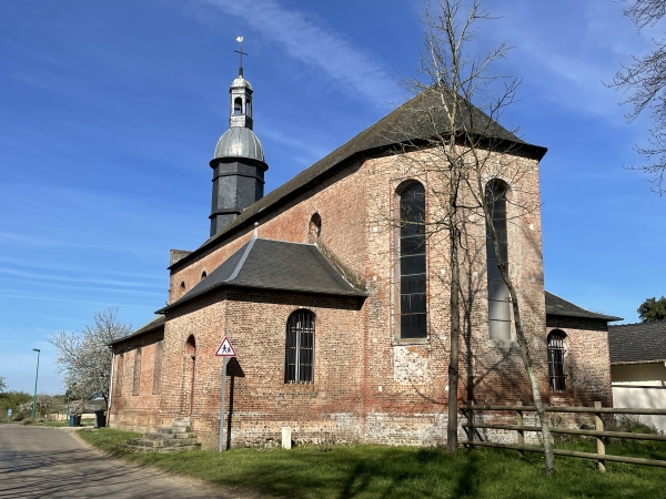 Eglise Notre-Dame de Vandrimare (XIXe), de style pseudo classique.