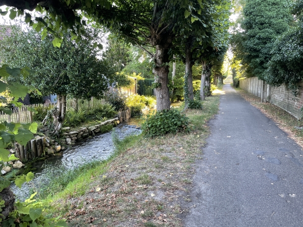Nous continuons sur la Promenade des Près.