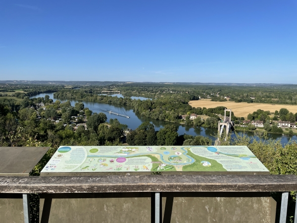 Nous sommes sur le flan de l'ouvrage avancé, avec une vue imprenable sur la Seine.