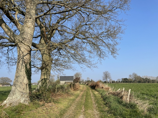 Nous traversons le hameau des Vals Rabots.