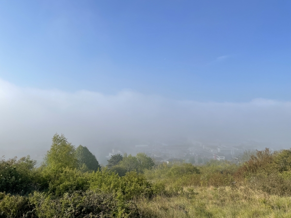 Le chemin de Devise nous offre un beau panorama sur Igoville, Alizay, et la vallée de la Seine... quand la brume matinale le permet !