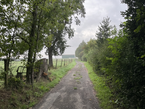 Aux Buissons, nous tournons vers le sud.