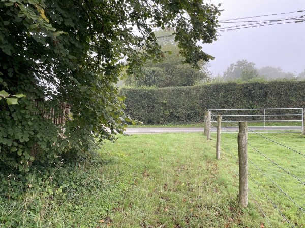 Nous arrivons sur la rue de Saint Colombe, nous allons la suivre sur la gauche pour entrer dans le Theil-Nolent.