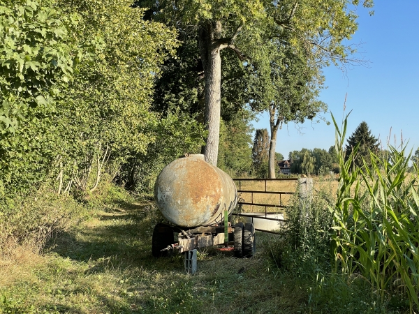 Chemin de la Mare du Fresne.