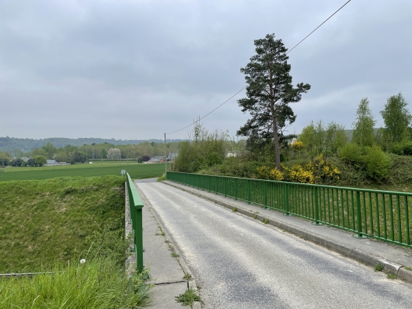 Nous passons au-dessus de la D613 pour rejoindre Fontaine-la-Soret.