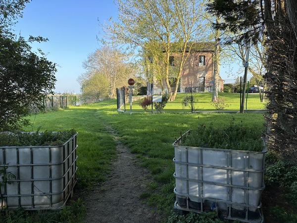 Nous allons quitter le délicieux bord de Seine, et prendre à droite le Sentier de la Poissonnette.