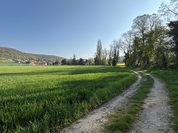 Nous approchons de Pressagny-le-Val.
