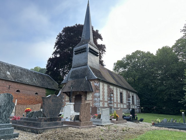 Eglise paroissiale de Bruquedalle. Le village fait partie de la commune de la Chapelle-Saint-Ouen depuis le XIXe siècle.