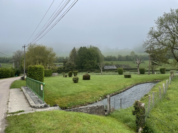 Nous traversons l'Héronchelles, ou le Héron, la rivière porte ces deux noms, par la D87.