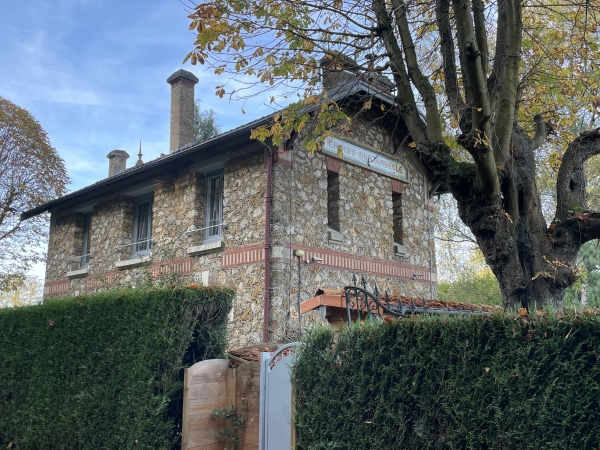 Ancienne gare de Croisy-sur-Andelle.