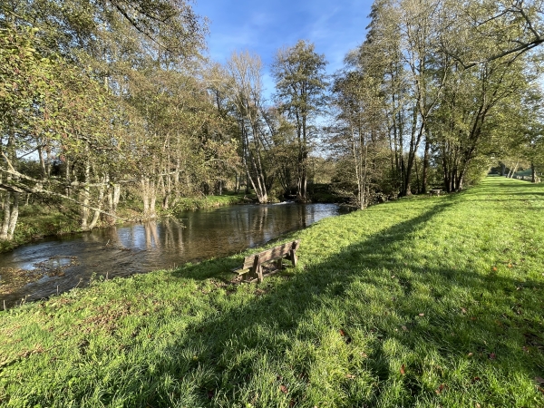 Regard arrière sur les magnifiques paysages de l'Andelle et de l'ancienne voie ferrée.