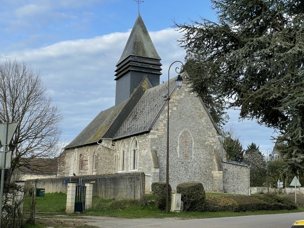 Nous longeons l'église Notre-Dame-de-l'Assomption de Bosc-Roger-sur-Buchy avant de tourner vers le sud.