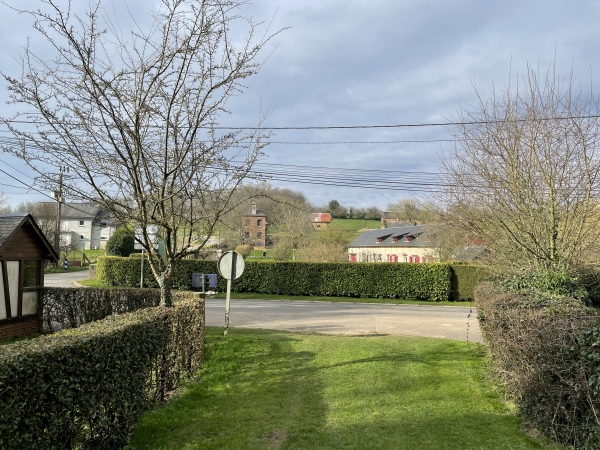 Nous arrivons à Chef-de-l'Eau, commune d'Héronchelles. Nous allons tourner à droite.