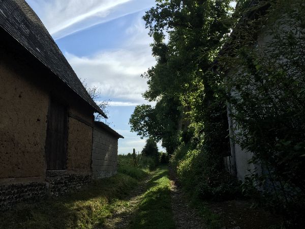 Nous entrons maintenant dans le bourg de Longueil.&nbsp;