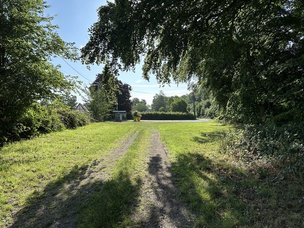 Près de Noyon, nous allons quitter les chemins pour suivre la D113 à droite.&nbsp;