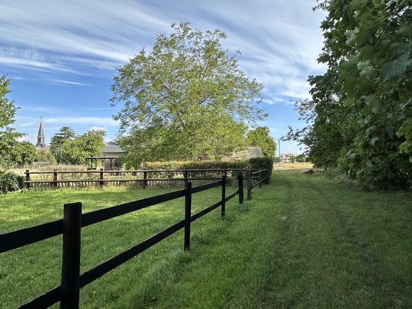 Nous évitons le bourg par ce chemin des Forrières.