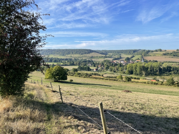 Nous redescendons dans la vallée, avec une vue imprenable sur St-Martin-le-Gaillard.