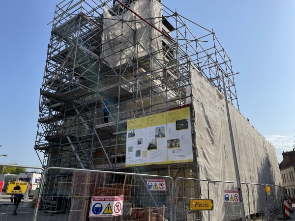 Je me dirige vers l'Eure, en passant ici devant l'église Saint-Cyr, qui devient le Pôle Régional des Métiers d'Art en Normandie.