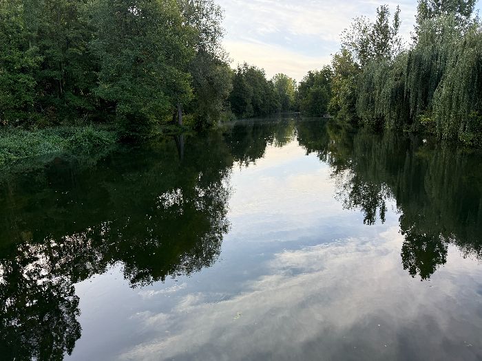 L'Eure donne le ton de cette belle promenade au fil de l'eau, sur la berge de la rivière ou le long de ses étangs.