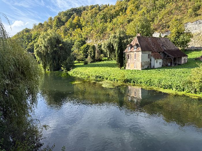 Traversée de l'Eure à Cailly-sur-Eure. Après le pont, je vais tourner à droite et marcher 200m sur la D71&nbsp;
