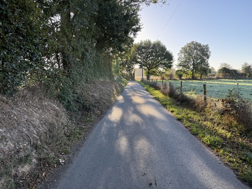 Nous sommes dans l'impasse des Aubinières qui se termine en chemin après la ferme des Grandes Aubinières.