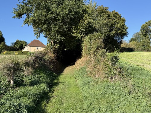 Nous suivons le chemin en direction du hameau des Vorets.