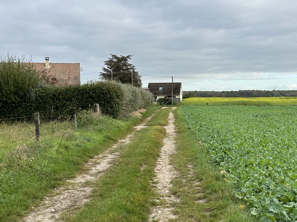 Arrivés au hameau de la Boissaye, nous allons prendre la rue de Bize vers la droite.&nbsp;