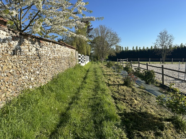 Nous n'entrons pas dans Fontaine-la-Verte, et continuons en direction de Venables.