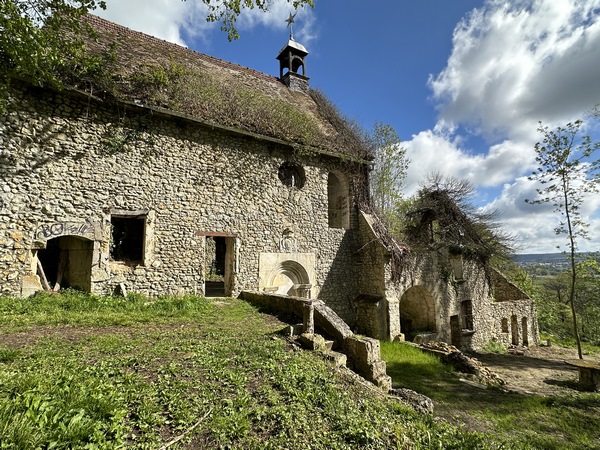 La chapelle est désormais une ruine touchante, mais brandit toujours fièrement son étoile en haut du clocher. Avec le soutien du&nbsp; propriétaire, une association tente de sauver la chapelle.&nbsp;