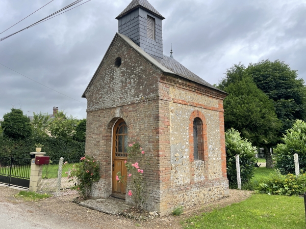 Nous passons devant la petite chapelle de Platemare.