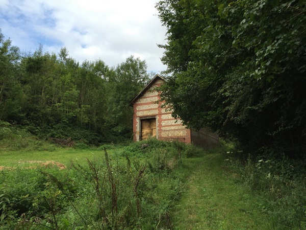 Vieille grange à l'entrée du Vau Jean.