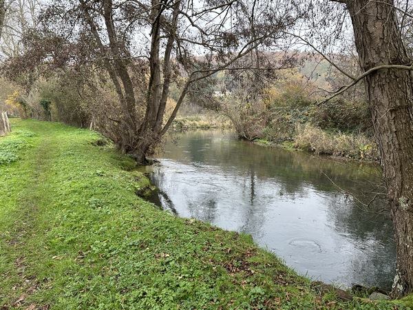 Nous longeons maintenant ce bras de la Risle.