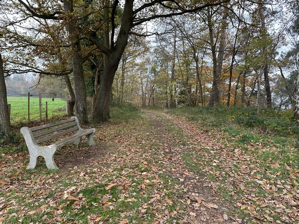 Nous arrivons au-dessus de Beaumont-le-Roger.