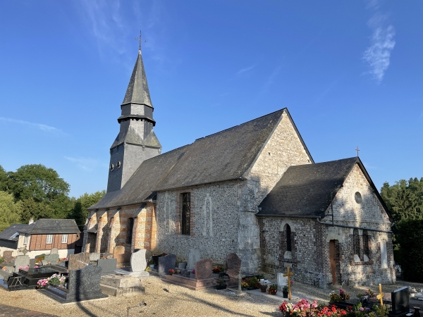 Eglise Saint-Vaast des XIIe et XVIe siècles. Saint Vaast était un évêque de la gaule franque. Il aurait joué un rôle important dans la conversion de Clovis.