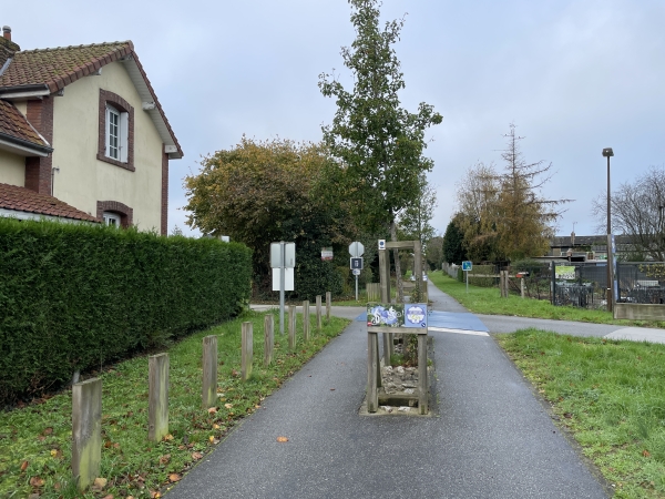 Au PN 17, nous quittons la véloroute pour tourner à gauche dans la rue de Beauvais.