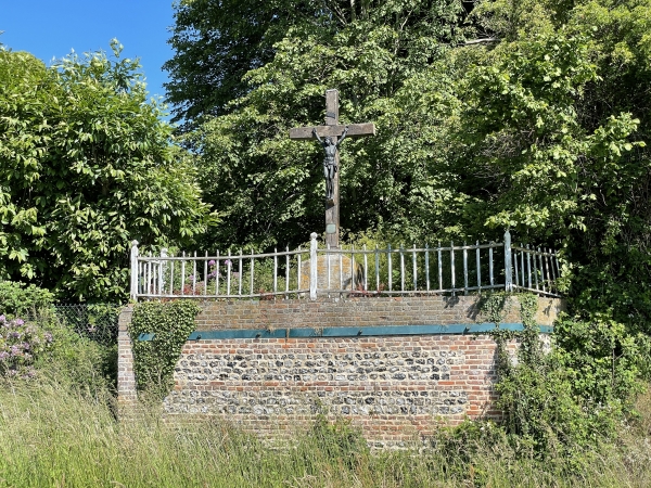 Calvaire en limite du parc du château.