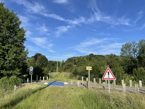 Nous traversons la Véloroute du Lin, qui relie Dieppe à Fécamp, sur l'ancienne voie ferrée Pourville-Fécamp.