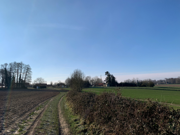 Nous arrivons au hameau des Cent-Acres.