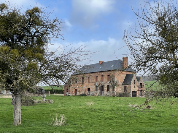 Belle et ancienne ferme, route des Trois Ponts.