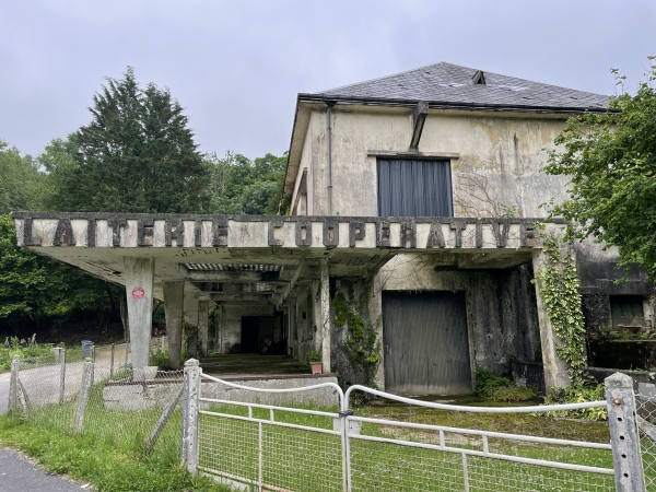 Les bâtiments de l'ancienne laiterie n'ont pas changé depuis notre premier passage, il y a de nombreuses années...
