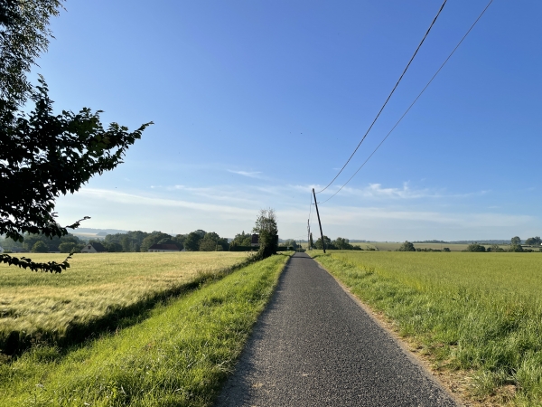Après les Fontaines, nous marchons vers le hameau du Moulin.